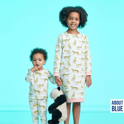 Witte french terry met strepen en luipaarden "Say Cheeta" van  "About Blue Fabrics"